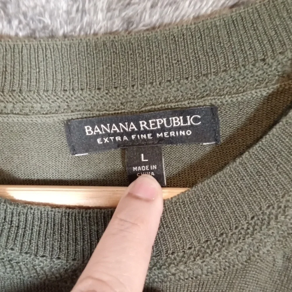 Banana Republic classic crewneck